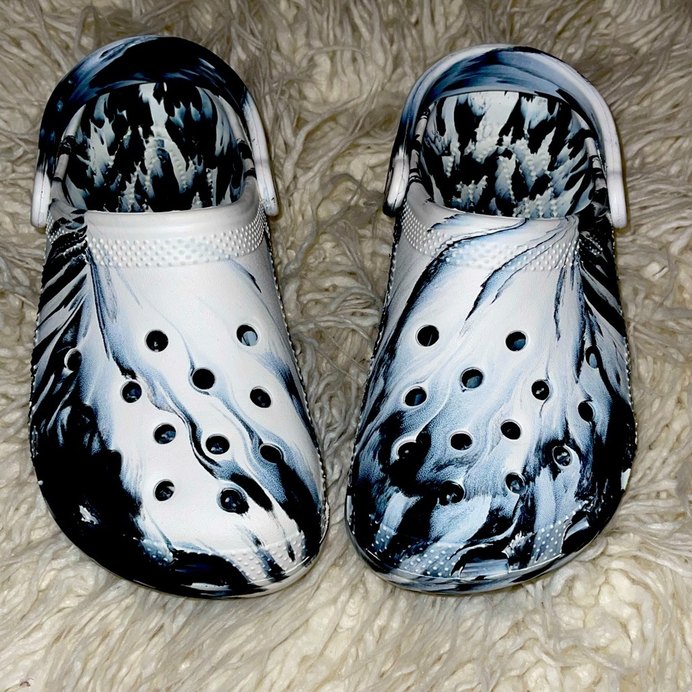 Marble Black & White Crocs 🖤🤍